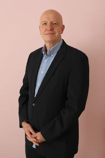 Georg Oecking im dunklen Sakko